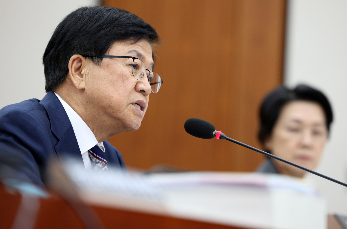 최교진 교육부 장관이 7일 서울 여의도 국회에서 열린 교육위원회 국정감사(교육부 등)에서 의원 질의에 답변하고 있다. 사진=뉴시스