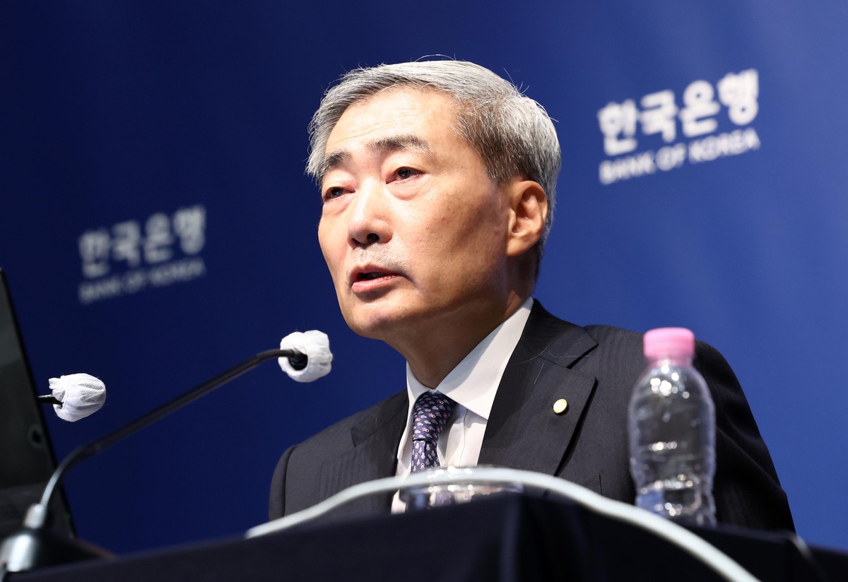 신현송 한국은행 총재가 지난 8월 27일 서울 중구 한국은행에서 열린 금융통화위원회 통화정책방향 기자간담회에서 발언하고 있다. 신 총재는 8월 28일(현지시간) 미국 잭슨홀경제정책심포지엄에서 한국 특파원 취재진에&nbsp;대미 투자가 환율을 밀어 올릴 것이라는 우려와 관련해 “외환보유액 운용 수익만으로 감당 가능하다”고 말했다. 뉴시스