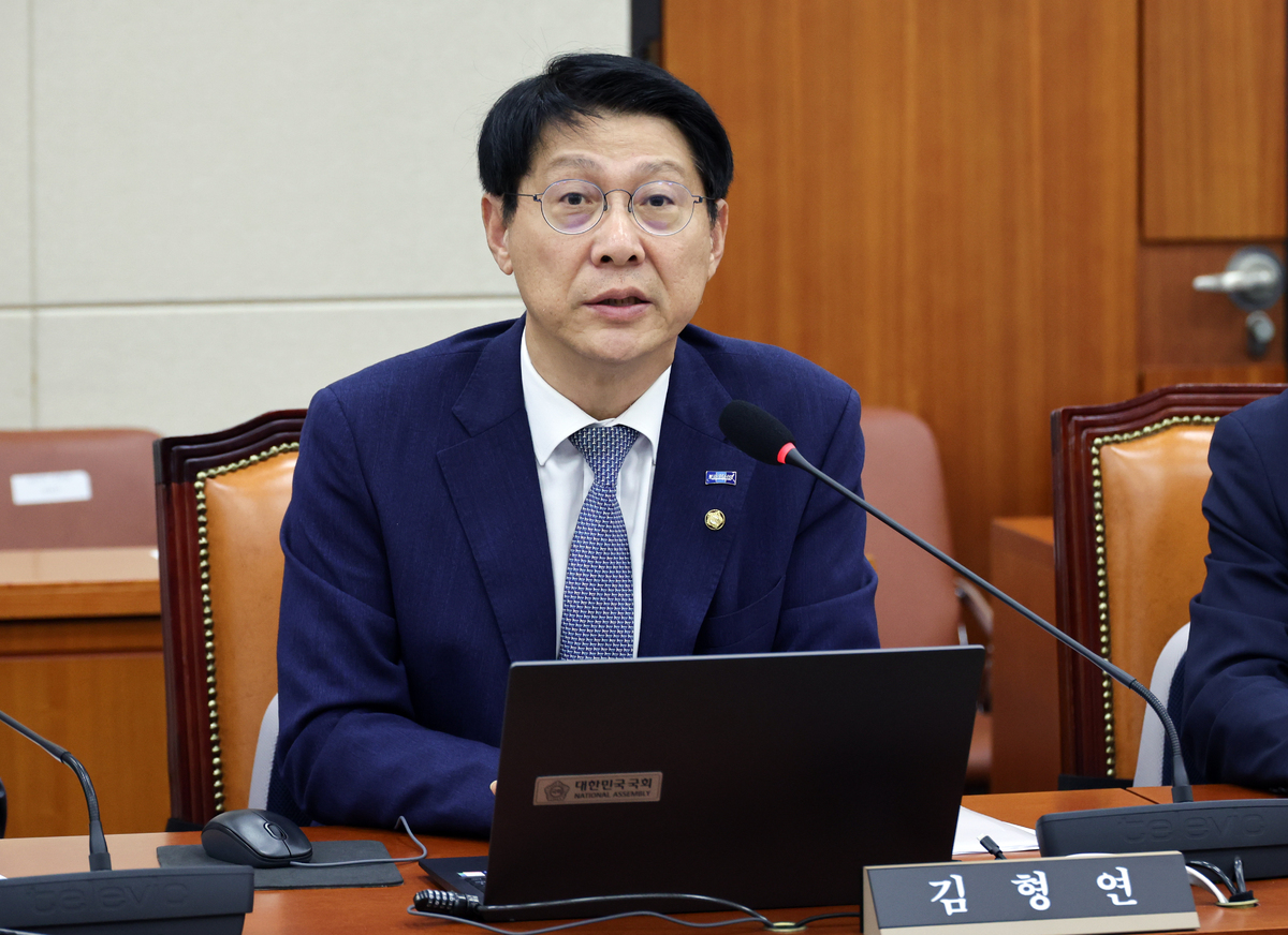 김형연 조국혁신당 의원이 지난 3일 여의도 국회에서 열린 제439회국회(정기회) 정무위원회 전체회의에 참석해 발언하고 있다. 뉴시스