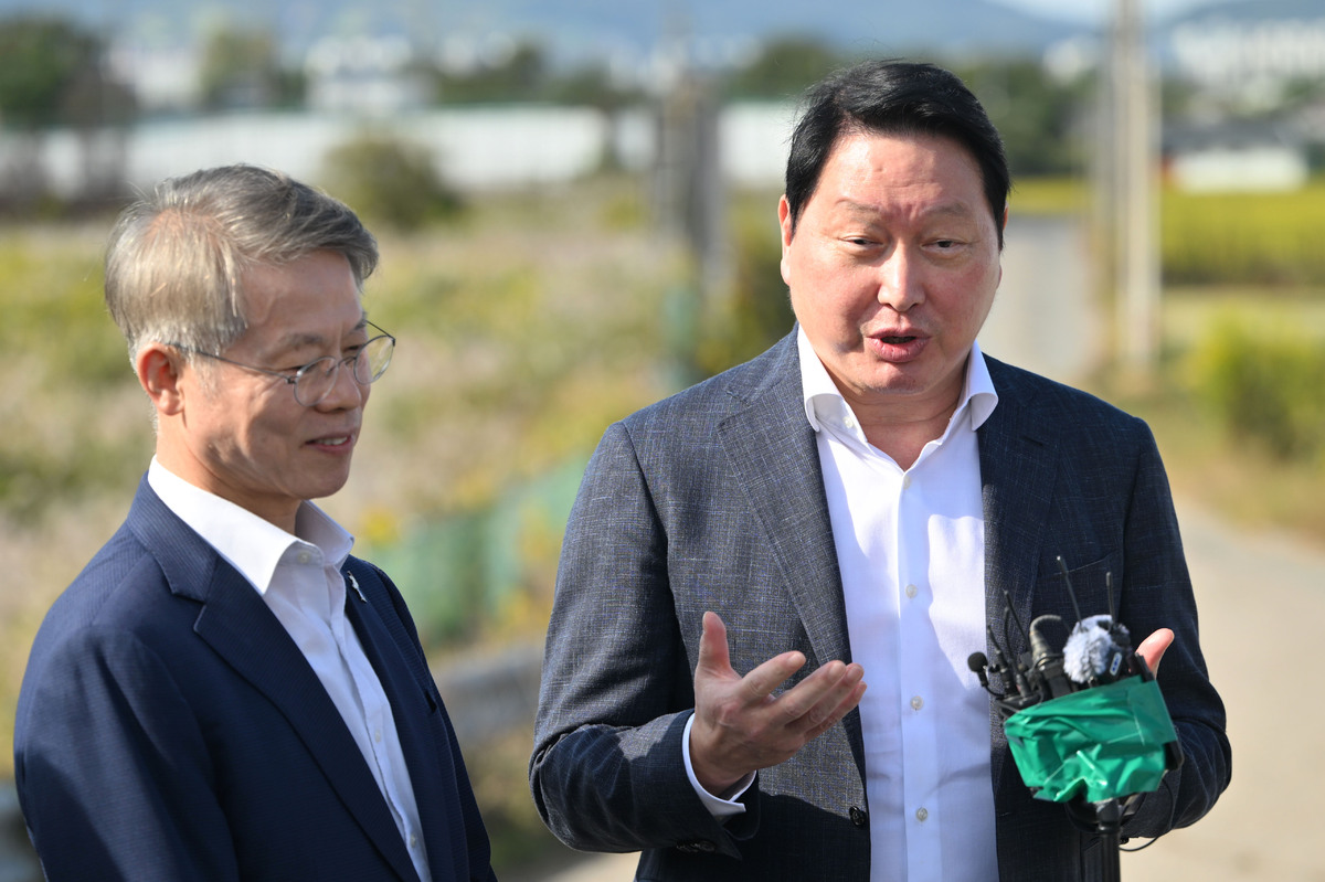 SK 최태원, 호남 반도체 공장 부지 방문… “착공 최대한 빨리”