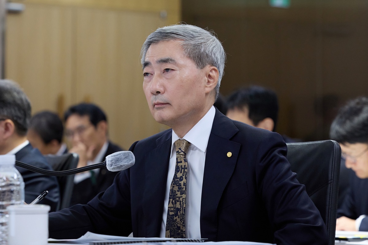 신현송 한국은행 총재가&nbsp;12일 서울 한국은행에서 열린 국회 재정경제기획위원회 국정감사에서 의원 질의를 듣고 있다. 한국은행 제공
