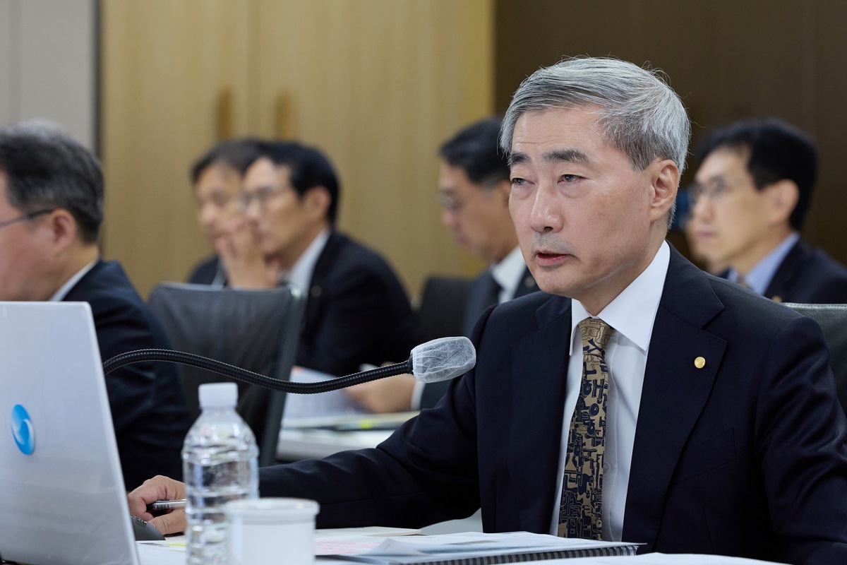 신현송 한국은행 총재가&nbsp;12일 서울 중구 한국은행에서 열린 국회 재정경제기획위원회 국정감사에서 의원 질의에 답하고 있다.&nbsp;한국은행 제공