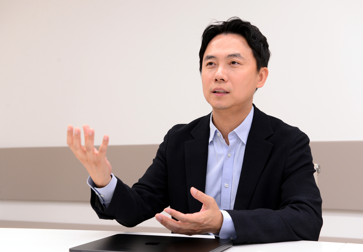 장세영 딥브레인AI 대표가 지난달 30일 본지와 인터뷰하고 있다. 김두홍 기자