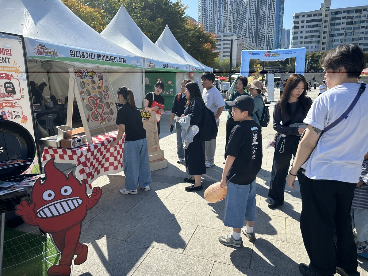 지난 16일부터 여의도 광장에서 열린 워디가디 굿즈샵에서 홍주문화관광재단이 홍성글로벌바비큐페스티벌 홍보에 나섰다. 사진= 홍성군 제공
