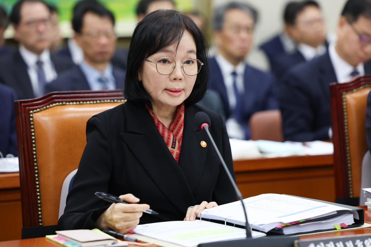 송경희 개인정보호위원장이 21일 서울 여의도 국회에서 열린 정무위원회 종합국정감사에서 질의에 답하고 있다. 뉴시스