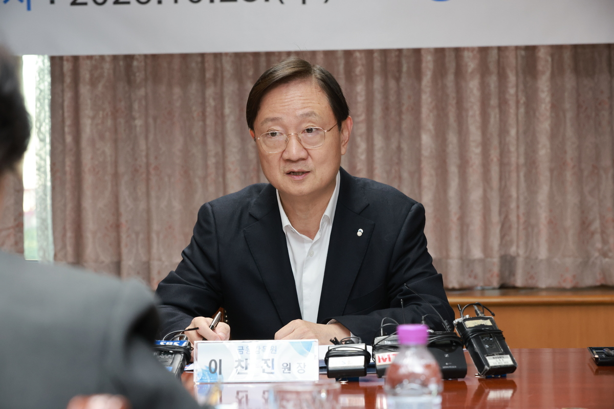 이찬진 금융감독원장이 28일 열린&nbsp;은행지주 이사회 의장 간담회에서 발언하고 있다. 금감원 제공